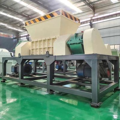 Twin Shaft Heavy Duty Wood Shredder 7.5kW Untuk Akar Pohon / Daun Pohon