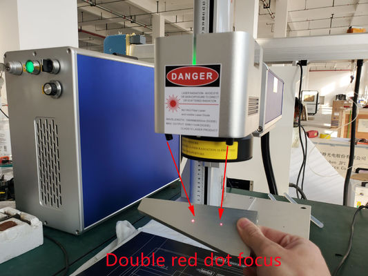 Fiber Metal Steel Raycus 20W 30W 50W Silver Laser Marking Machine Untuk Label Logo Keyboard Metal